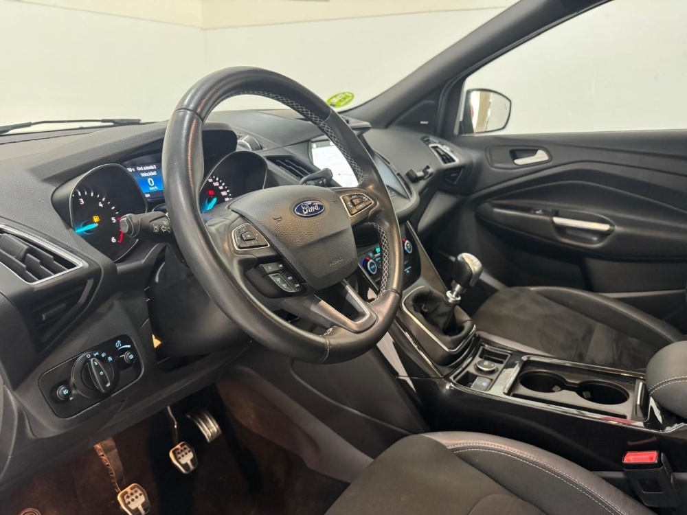 Ford Kuga ST-Line foto 15